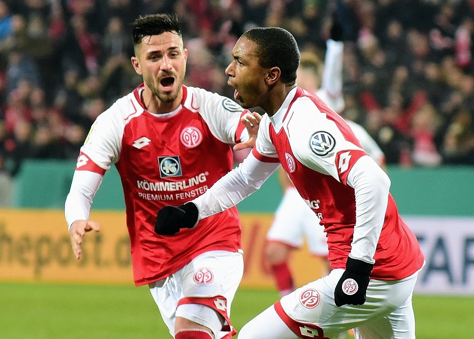 ...erster Gratulant war Danny Latza...