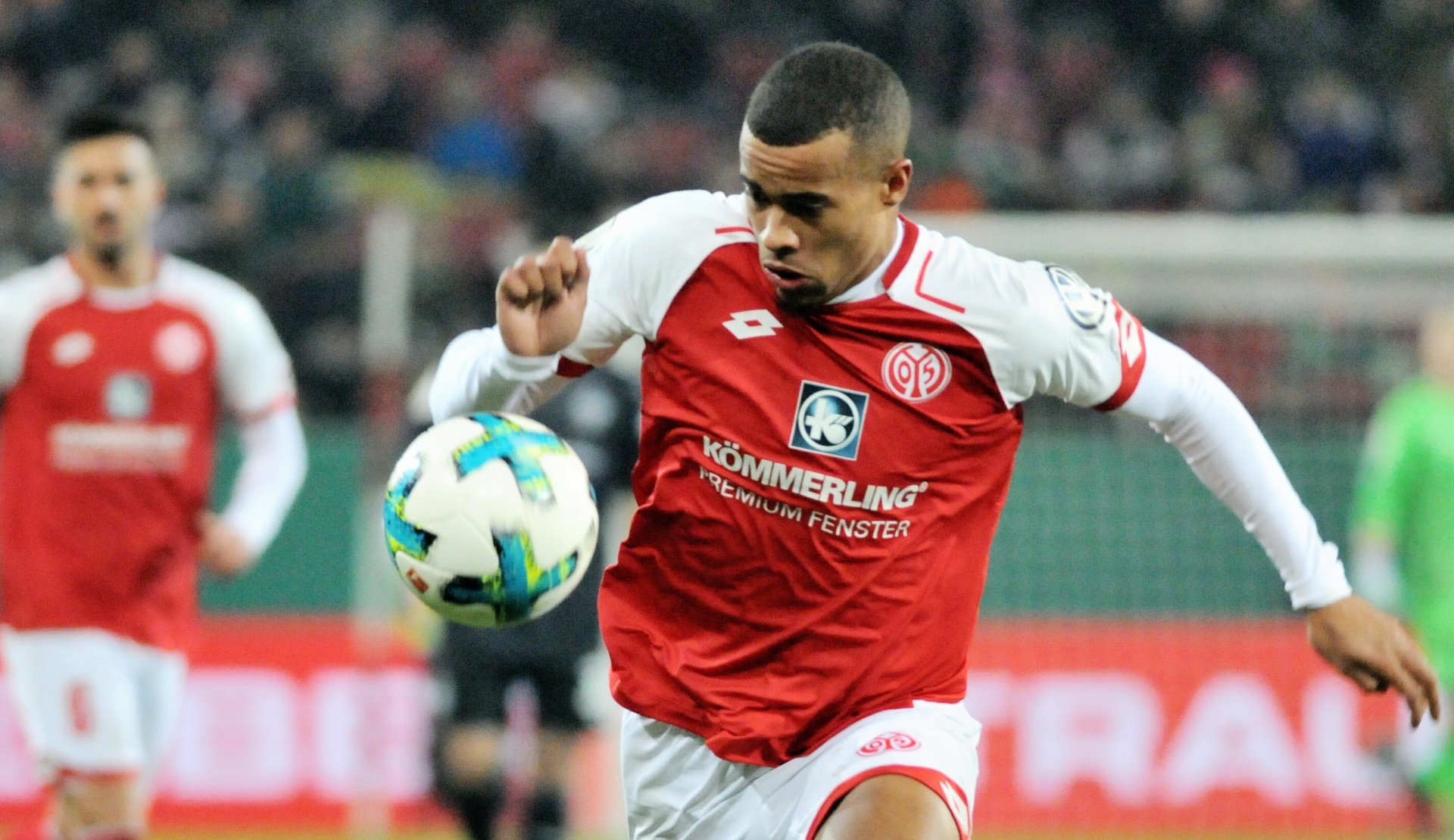 Robin Quaison hatte in einer anderen Szene zu Beginn der zweiten Halbzeit den Ball an die Hand bekommen...