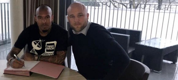 Rouven Schröders Neuverpflichtung für die Sechserposition: Nigel de Jong.