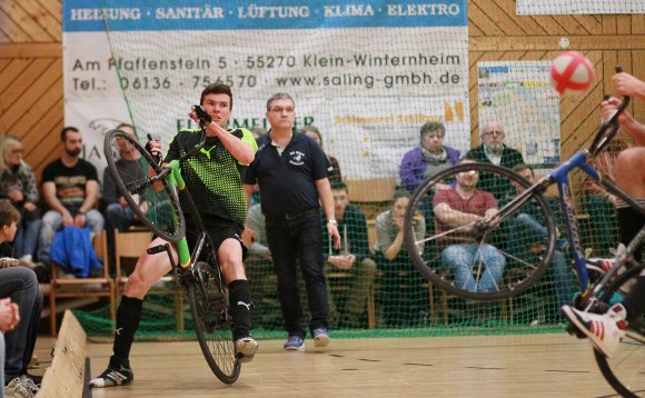 Im vorletzten Gruppenspiel gegen den RKV Denkendorf gaben Fabian (Bild) und Jonas Gebhard in letzter Sekunde den Sieg aus der Hand.