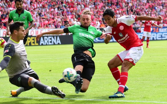 Das war eine der Chancen, die Yoshinori Muto im Hinrundenspiel gegen Hannover 96 ausließ. Diesmal wollen die 05er vor dem Tor konsequenter sein.