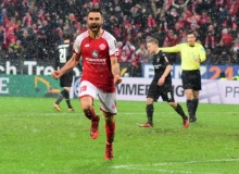 Mit seiner letzten Aktion feierte Gerrit Holtmann seine vorletzte, den Treffer zum 3:1. Danach ging der linke Verteidiger leicht angeschlagen vom Platz.