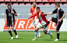 Demnächst im Trikot des FC Augsburg: Shawn Parker (Mitte),