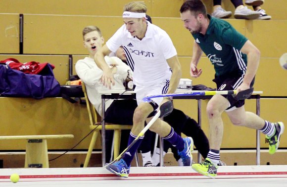 Maximilian Nagel scheint der 1. Hanauer THC zu liegen. Wie schon beim 7:4 (1:1)-Hinrundensieg sorgte er gegen die Hessen nun auch in Hanau alleine für drei der sieben Tore des TSV Schott-