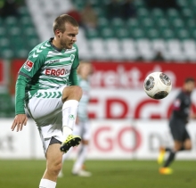 Tauscht das grün-weiße gegen das rot-weiße Trikot und die Zweite gegen die Erste Liga: Daniel Brosinski ist der erste Neuzugang der 05er in diesem Sommer.