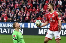 Neeeeiiiiiin: Robin Zentner und Alex Hack schreien ihren Ärger über das zweite Gegentor hinaus.