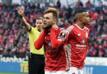 So, wie Alexandru Maxim und Robin Quaison guckten die 05er am Samstag häufiger - nach etlichen ausgelassenen Torchancen gegen den FC Bayern...