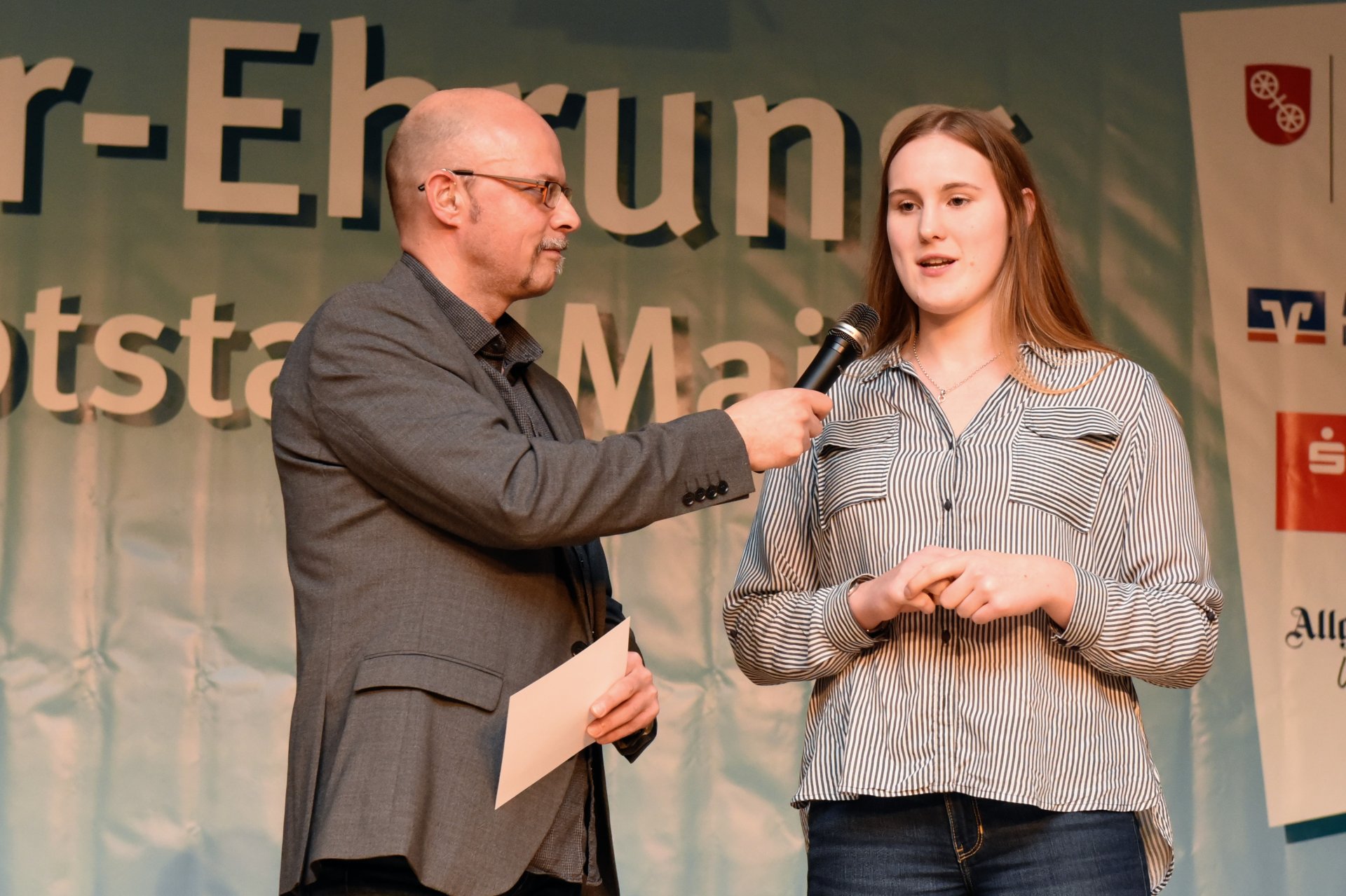 Es gibt Sportarten, in denen es kaum möglich ist, dass Mainzer Vereine Deutscher Meister werden. Handball gehört dazu. Wer zur Sportlerehrung will, muss also auf höherer Ebene reüssieren –wie Paulina Golla, Handballerin der FSG Mainz 05/Budenheim, die mit der deutschen U-17-Nationalmannschaft Europameister wurde.