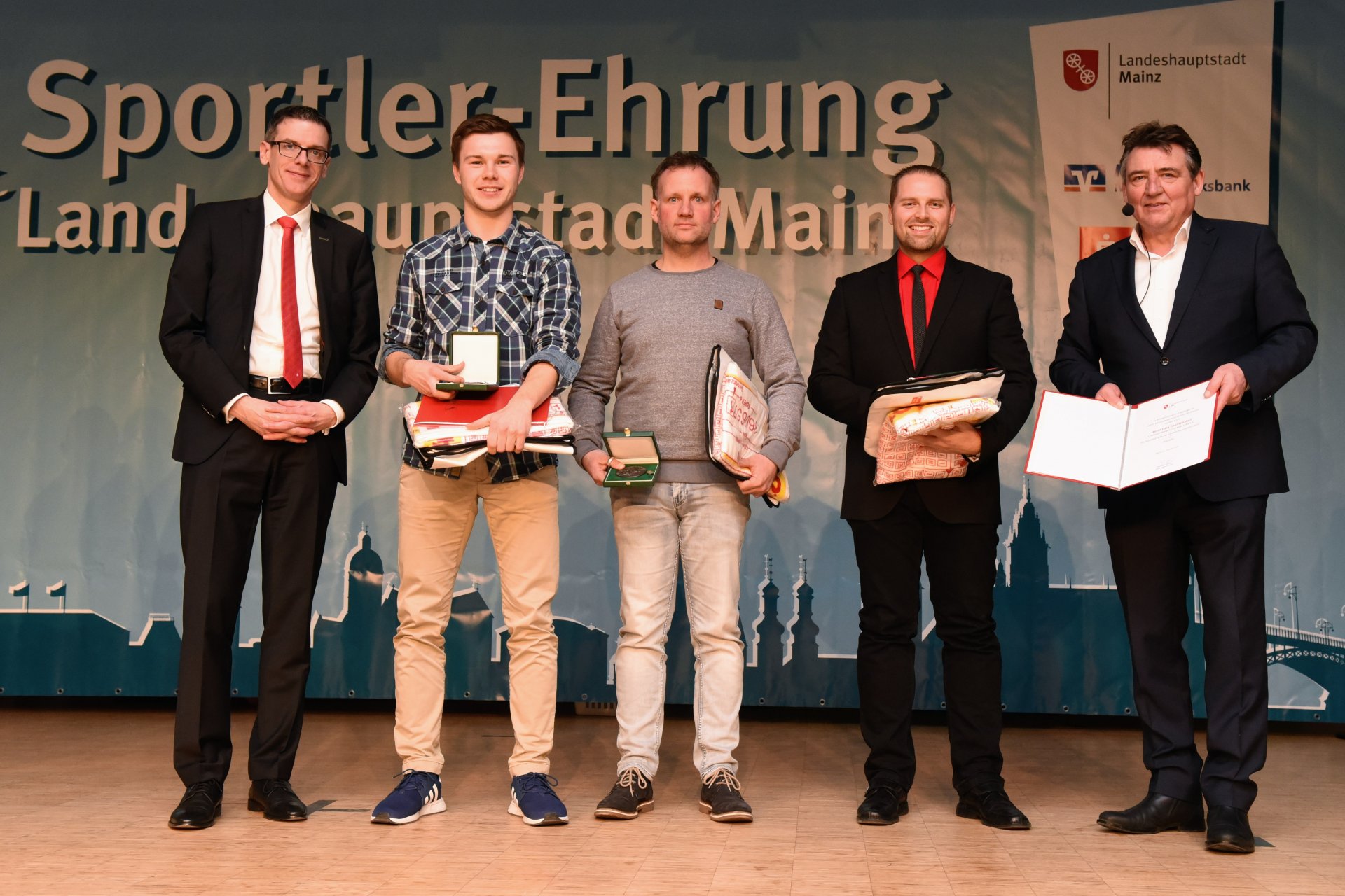 Nach 22 Jahren wurden die Minigolf-Männer des MGC Mainz wieder Deutscher Mannschaftsmeister. Jetzt freuen sich unter anderem Lukas Neumann, Lars Greiffendorf und Marcel Noack auf die DM 2018, die Anfang Juli im Hartenbergpark ausgetragen wird.