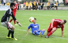 Nach dem Führungstreffer kurz nach der Pause gelang der SVW Mainz im Spiel gegen den FV Biebrich 02 offensiv nicht mehr allzu viel. Nico Huber hat hier nach einer Ecke die größte Chance, wird aber geblockt.
