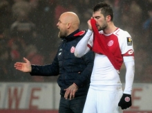 Nicht zu fassen: Kapitän Stefan Bell und Sportvorstand Rouven Schröder mussten nach einem überlegen geführten Spiel als Verlierer vor die Fans treten.