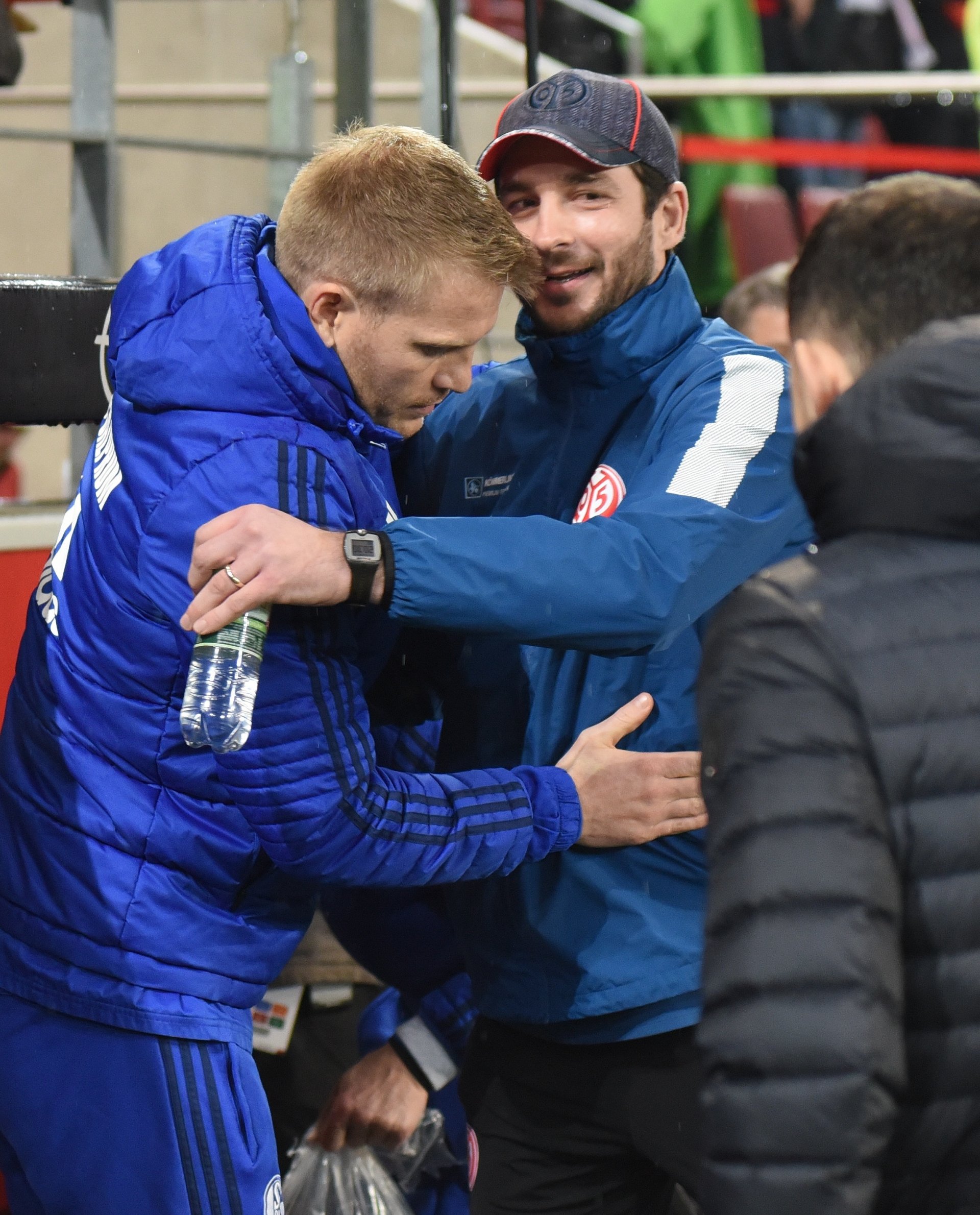 Kennen sich aus gemeinsamen Mainzer Tagen: 05-Cheftrainer Sandro Schwarz und der einst am Bruchweg stets fröhliche Peter Perchtold, heute Kotrainer auf Schalke.