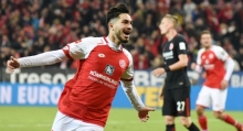 Wenn schon zurückblicken, dann auf solche Momente: Suat Serdar erzielte in der Hinrunde beim 1:1 gegen die Eintracht den Ausgleich.