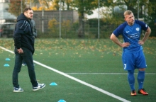 Rastlos der Trainer, ratlos der Spieler: Oliver Schmitt und Kevin Frey haben in dieser Saison auch auf dem eigenen Platz schon einige deprimierende Erlebnisse zu verarbeiten gehabt. Klappt es am Sonntag mit dem Sieg gegen den Tabellennachbarn SV Horchheim, könnte die schwierige Saison noch ein gutes Ende finden.