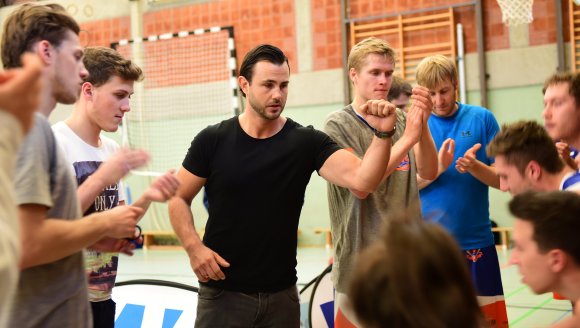 Drei Jahre lang hat Marc Steinbauer (3.v.l.) mit seinem Team in der Oberliga gepowert. Jetzt hat der Trainer seinen Ausstieg erklärt.