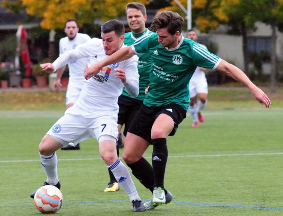 Brachte den SV Gonsenheim beim 3:1-Sieg in Trier in Führung: Damir Bektasevic (l.)