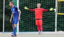 Schott-Torhüter Niklas Reichel hat spätestens nach dem Sieg in Worms eine so breite Brust, dass es schwer werden dürfte, einen Ball daran vorbeizubringen.