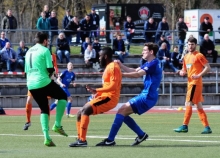Zu selten gelang es Janek Ripplinger und seinen Mitspielern, den Walldorfer Torwart Jürgen Rennar unter Druck zu setzen.