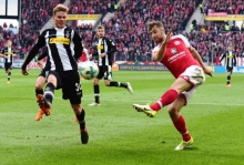 Alexander Hack (r.) ist der einzige 05-Innenverteidiger, der unter der Woche normal trainieren konnte.