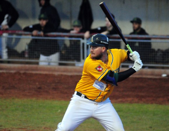 Einen glänzenden Einstand gab Austin Gallagher, mit der Nummer 28 des früheren Homerun-Hitters Mike Larson, in den beiden Spielen der A's gegen die Ulm Falcons.