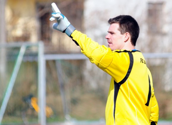 Trug mit einem gehaltenen Elfmeter zum Basara-Sieg gegen den TSV Schott II bei: Jascha Eimann.