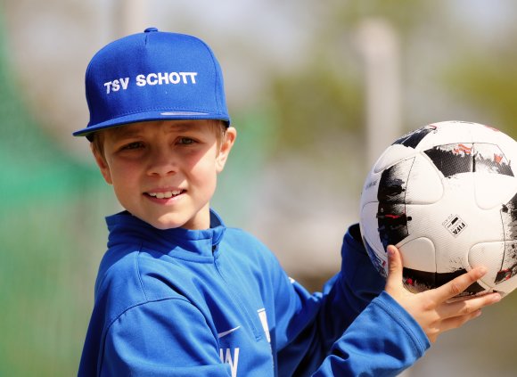 Der Eindruck täuscht ein wenig: Beim TSV Schott halten sie vor dem Spiel in Mannheim zwar die Hoffnung hoch, aber den Ball flach.