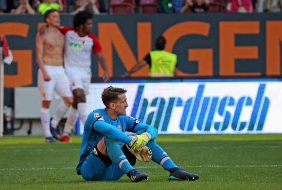 Am Ende musste René Adler sich erst mal setzen – eine Mischung aus Frust über die Niederlage und Erschöpfung nach zwei Sprints in der Nachspielzeit.