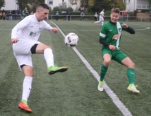 Ein denkwürdiger Sieg für den VfB Bodenheim war der 5:2-Heimsieg gegen die TuS Marienborn (r. Niklas Putzker), auch wegen des Abgangs des erst zur Pause eingewechselten Norman Loos (l.) direkt nach seinem Treffer zum 4:2.