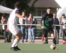 Lukas Harden, hier im mit 2:1 gewonnenen Hinrundenspiel gegen den SV Geinsheim, ersetzte in der Pfalz den fehlenden Moritz Freisler im zentralen defensiven Mittelfeld.