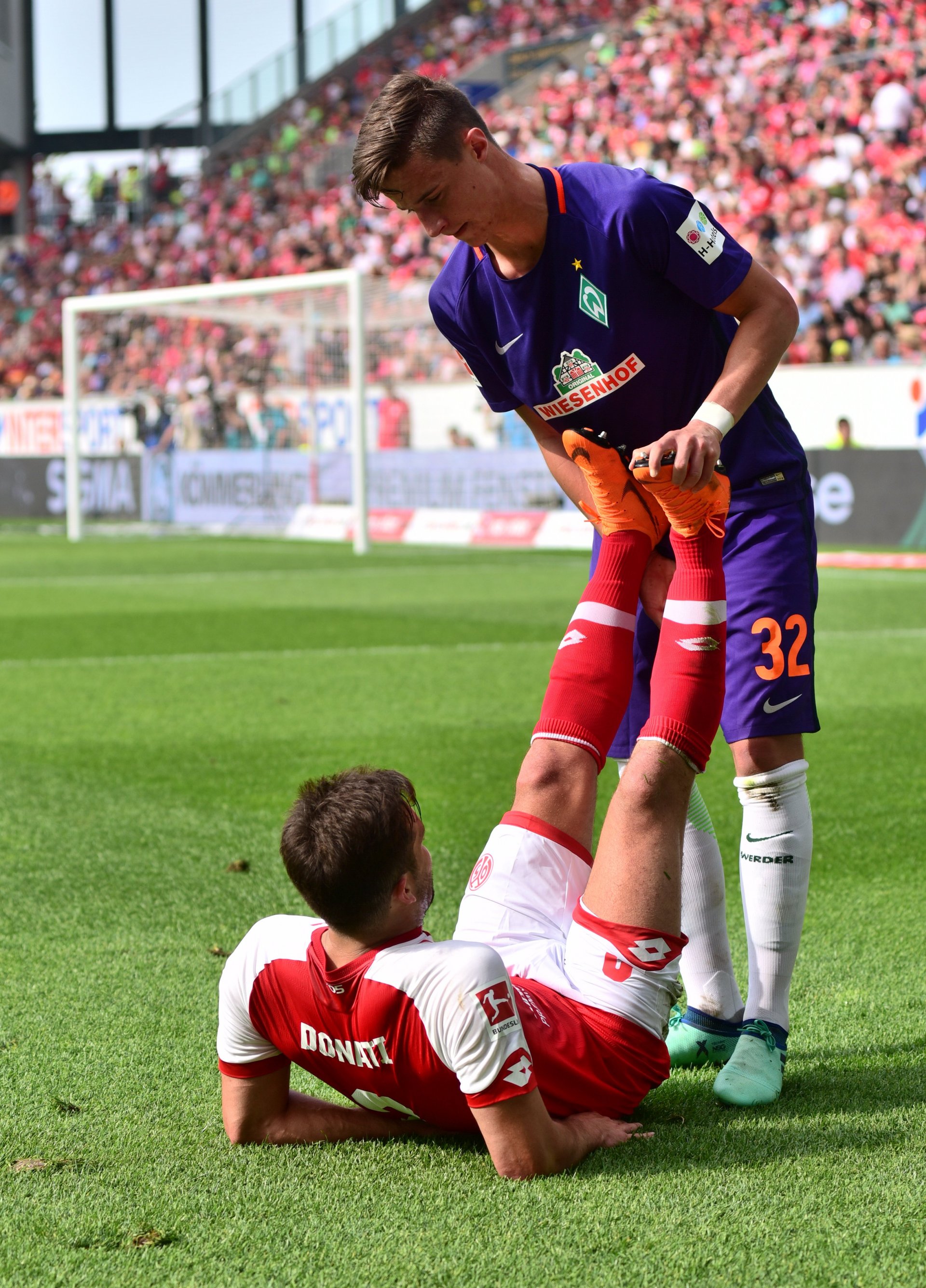 Man konnte den 05ern beim 1:2 gegen Werder Bremen nicht vorwerfen, sich nicht angestrengt zu haben. Giulio Donati jedenfalls lief bis zum Krampf, Marco Friedl half.