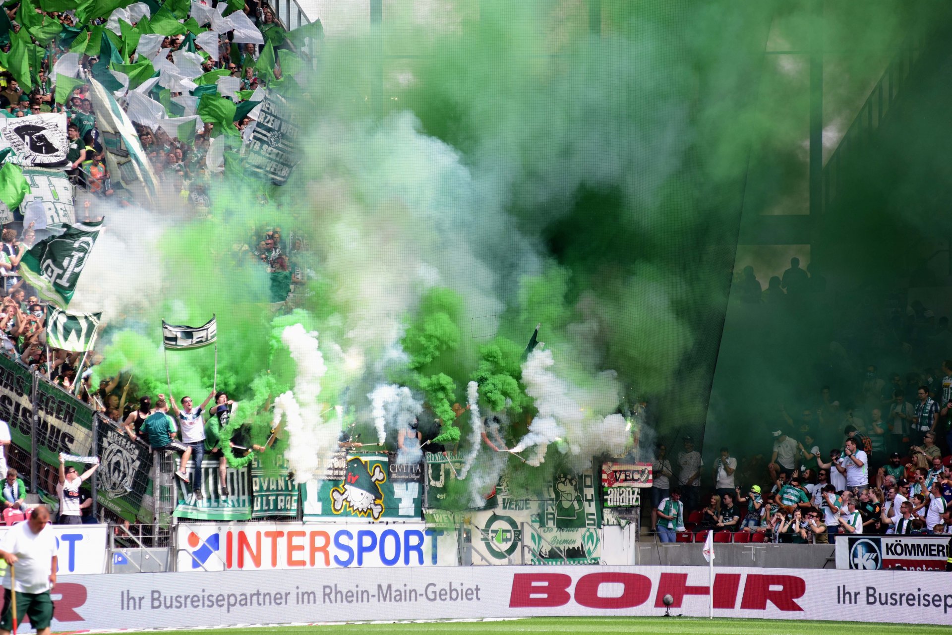 ...andere zündelten...