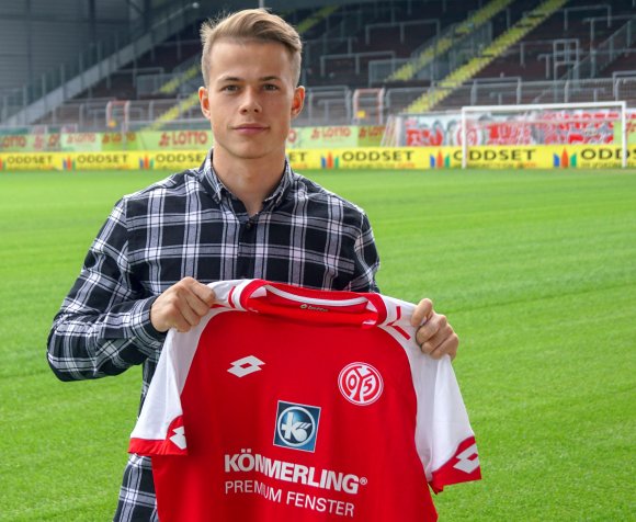Demnächst zieht er das Trikot auch an: Lars Oeßwein ist neu bei der U23 des FSV Mainz 05.