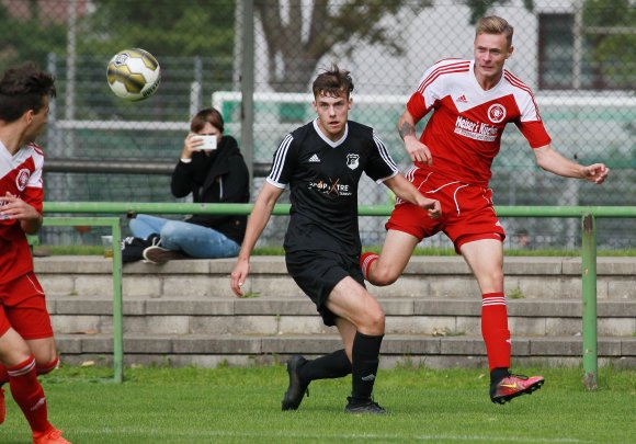 Kehrt nach anderthalb Jahren zum SV Gonsenheim zurück: Robin Lehmann (r.), hier noch für die SVW Mainz in der Bezirksliga aktiv.
