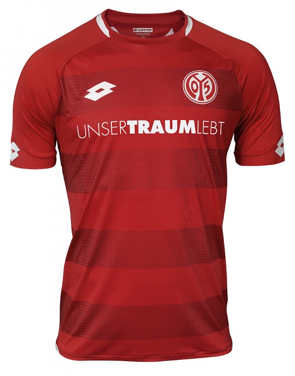 So sieht das neue 05-Trikot aus. Gibt's auch in weiß und schwarz. Das Vereinsmotto für die neue Saison prangte aber nur beim Test in Gensingen auf der Brust.