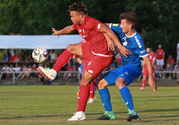 Erster Einsatz im Mainzer Trikot, erster Treffer für seinen neuen Verein, wenn auch vom Elfmeterpunkt: Pierre Kunde führte sich nicht nur durch sein Tor gut ins 05-Team ein.
