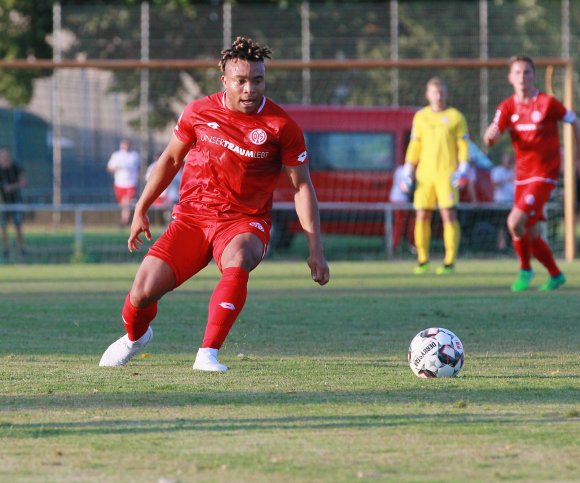 Gegen den VfB Ginsheim durfte Kunde Maling am Samstag gleich mitwirken. Momentan bremst den Kameruner eine Adduktorenverhärtung aus.