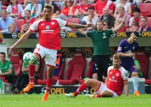 Er geht, er geht nicht, er geht, er weiß es selbst noch nicht: Jean-Philippe Gbamin hat am ersten Abend im österreichischen Trainingslager des FSV Mainz 05 für Unruhe gesorgt.