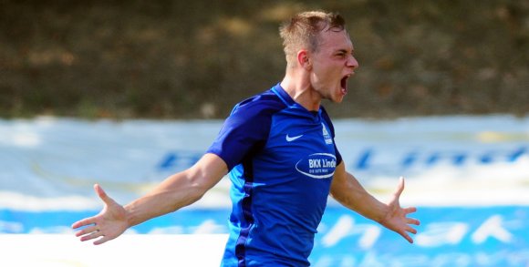 Mit diesem Schrei brüllte Edis Sinanovic die Freude über sein 1:0 gegen den FC Karbach hinaus.
