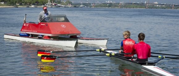 Vom Mainzer Winterhafen auf die große Bühne: Robert Sens fährt mit seinen Schützlingen Jason Osborne und Moritz Moos zur A-WM.