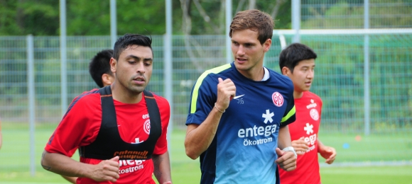 In der vorigen Woche hatte Gonzalo Jara sich noch im Trainingszentrum der chilenischen Nationalmannschaft fitgemacht. Seit Mittwoch trainiert er, wie hier neben Athletiktrainer Jonas Grünewald, am Bruchweg.