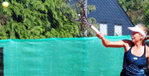 Lokalkolorit schadet nicht: Sinja Kraus gewann erstmals das Damenturnier der Mainz Open.