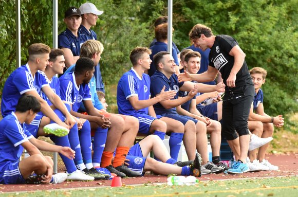 Gegen den SV Gonsenheim traf TuS-Trainer Kayhan Cakici viele bekannte Gesichter, vor allem im Stab der Offiziellen wie Betreuer Zeki Erarslan. Alemannia Waldalgesheim dagegen ist für den Trainer wie die Mannschaft lediglich von einem Testspiel im Januar näher bekannt.