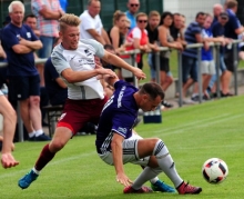Leon Kern (l.) gehört nicht zu den Langzeitverletzten des TSV Schott, wird aber am Dienstag wegen einer Oberschenkelzerrung ausfallen.