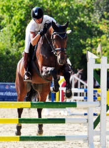 Saskia Henn war in Bodenheim auf gleich drei Pferden zu sehen. Mit Daiquira erreichte sie in der Eignungsprüfung den sechsten Rang.