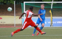 Jost Mairose (r.) glänzte beim 7:0 gegen den SC Idar-Oberstein unter anderem als Passgeber...