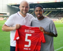 Sind sich einig geworden: 05-Sportvorstand Rouve Schröder und Neuzugang Jean-Paul Boëtius.