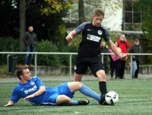 Eine Zweikampfszene aus dem jüngsten Heimspiel des VfB Bodenheim (r. Philipp Kögler) gegen den FSV Schifferstadt. Die Partie verlief für die Gastgeber beim 2:2 nicht nach Wunsch, diesmal sollen es zwei Punkte mehr werden.