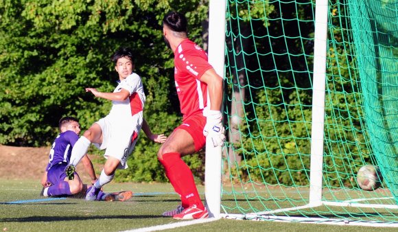 Das hätte der Sieg sein können: Daisuke Fukuhara ist mit Macht von hinten angerannt gekommen und hat einen Querpass von Fabio Di Dio Parlapoco zum 2:1 versenkt. Doch es folgte noch ein Handelfmeter für die Gäste.