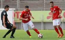 Vitus Scheithauer (Mitte) muss seinen Innenverteidigerposten gegen den VfB Stuttgart II an einen von Bartosch Gaul noch zu benennenden Kollegen abgeben: Der 19-jährige fällt wegen einer Mandelentzündung aus.