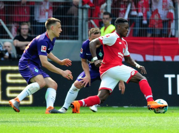 Einer der stärksten Mainzer im bisherigen Saisonverlauf: Ridle Baku (r.).